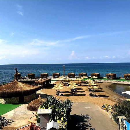 Celebrity Hotel Lapta Buitenkant foto